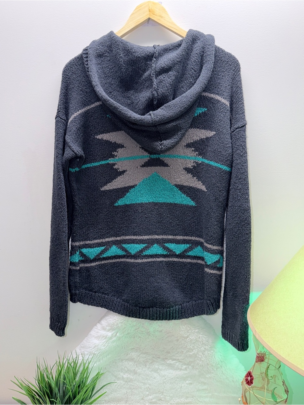 86% Cotton Ladies Charcoal Gray Hooded Zip Sweater with Teal Geometric Pattern 🌎 - Picture 5 of 6